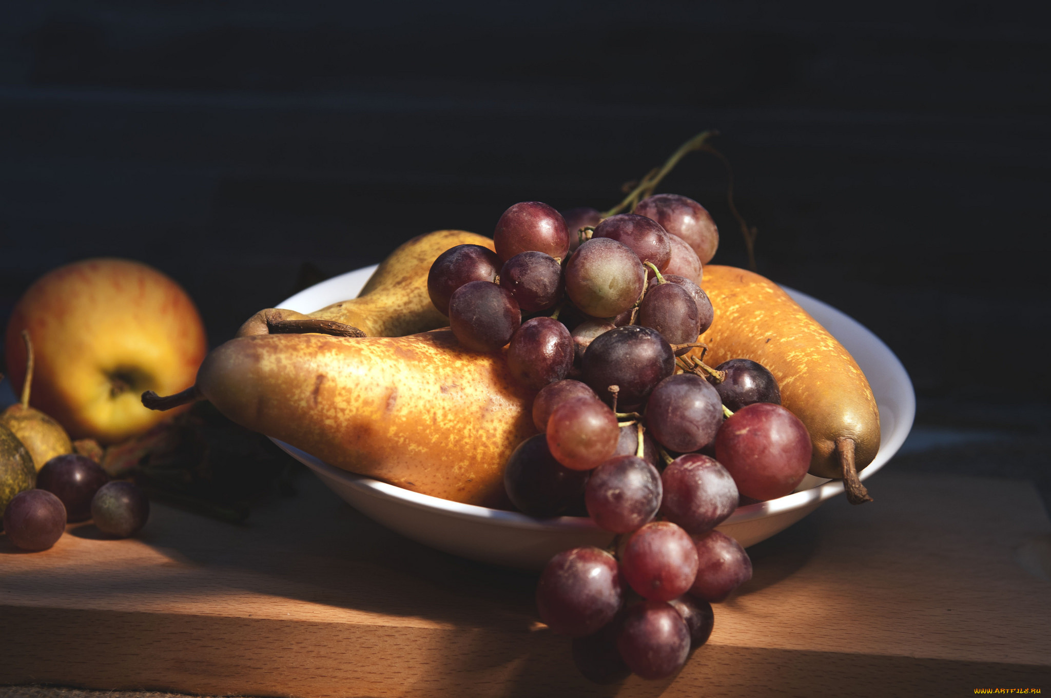 Grape pear. Груша и виноград. На столе виноград груша. Виноград груши маскарпоне. Андреас лах груша и виноград.
